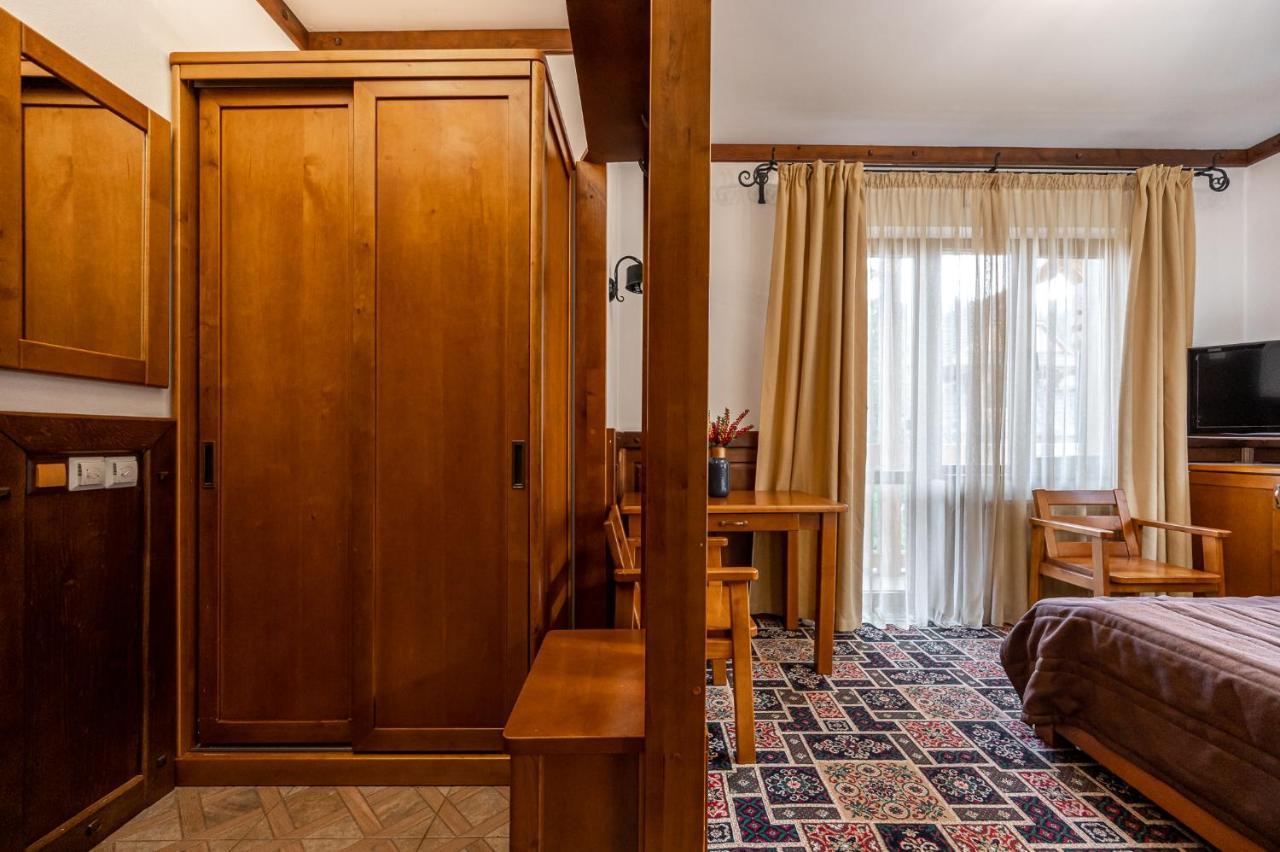 Tatariv Deluxe Hotel Exterior photo